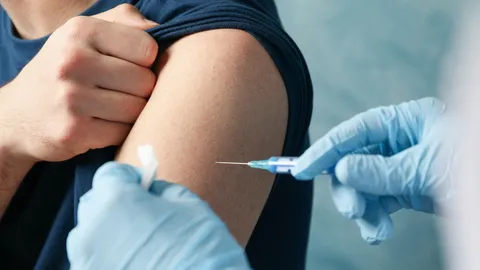 "หมอยง" ไขคำตอบ "โควิด-19" กำลังระบาด จำเป็นไหมที่ต้องฉีด "วัคซีนโควิด"