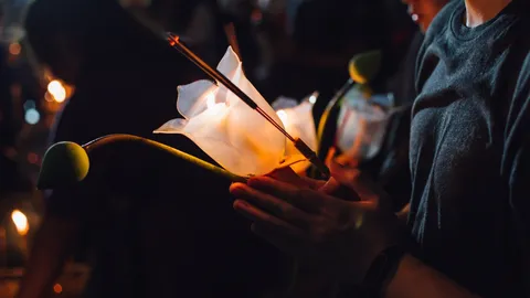 วันวิสาขบูชา 2568 สถานที่จัดเวียนเทียน พร้อมบทสวด 