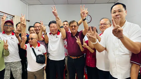 "ทักษิณ" โทรแสดงความยินดี "สมนึก" นั่งนายกเล็กนครนนทบุรี