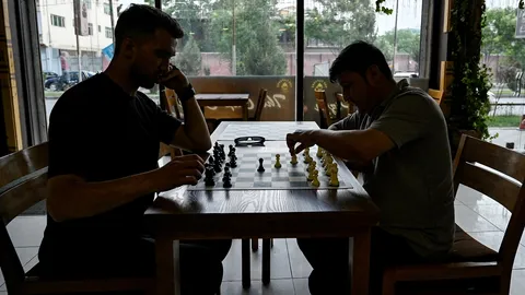 ตาลีบันสั่งห้ามเล่นหมากรุกชั่วคราว ชี้อาจเป็นการพนันตาม ก.ม.อิสลาม