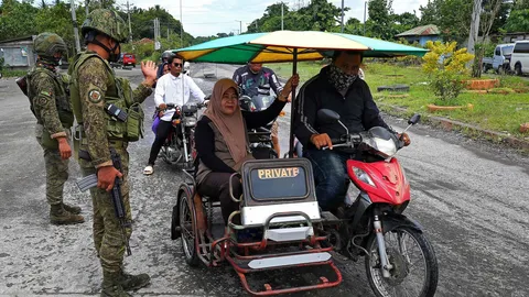 ชาวฟิลิปปินส์ออกมาใช้สิทธิ์เลือกตั้งกลางเทอม ชี้วัดอำนาจมาร์กอส จูเนียร์