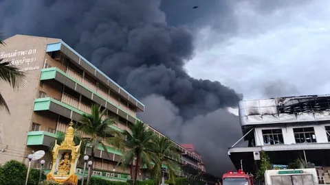 ไฟไหม้โกดังย่านลาดกระบัง เจ้าหน้าที่เร่งควบคุมสถานการณ์ ค่าเสียหายยังประเมินไม่ได้