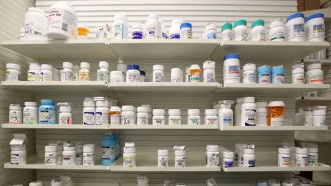 ทรัมป์ลงนามคำสั่ง ขีดเส้นตาย 30 วัน ให้ผู้ผลิตลดราคายาตามใบสั่งแพทย์