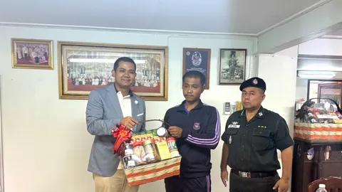 “ชัยชนะ” เยี่ยม ตำรวจถูกทำร้ายหน้าหน่วยเลือกตั้ง ยันพร้อมช่วยทุกกรณี