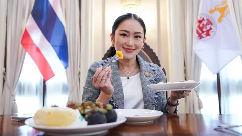 “นายกฯ อิ๊งค์” สวมบทแม่ค้า อัดคลิปชวนทานผลไม้ไทย บอกปีนี้ราคาดี(คลิป)