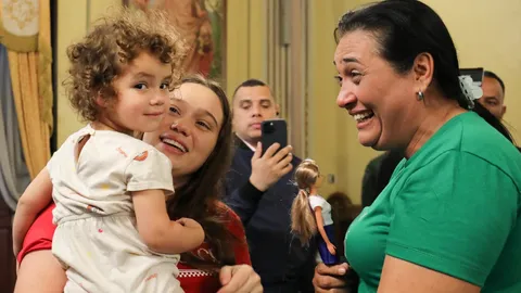 ชื่นมื่น ด.ญ.ชาวเวเนซูเอลาวัย 2 ขวบที่ถูกสหรัฐฯพรากจากพ่อแม่ ถูกส่งกลับประเทศแล้ว