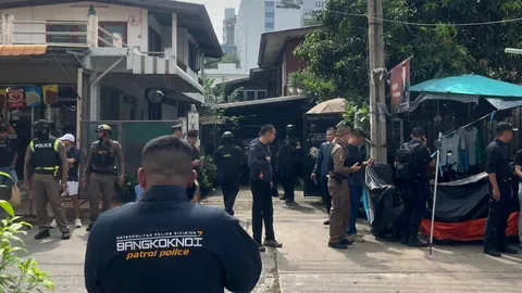 ชายคลั่งจับตัวประกัน พื้นที่บางกอกน้อย ยิงใส่ตำรวจ นำกำลังปิดล้อม-ล่าตัว