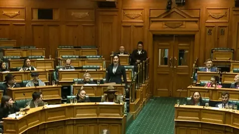 เป็นเรื่อง นิวซีแลนด์เตรียมสั่งพักงานสส.ชาวเมารี หลังเต้นฮากาประท้วง