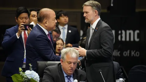 “พิชัย” พบประธานผู้แทนการค้า สหรัฐฯ ในเวทีเอเปก หลังไทยเจรจาลดภาษี