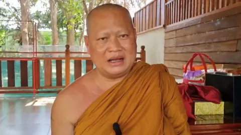 น้ำตาซึม หลวงพ่อมหาน้อย มอบเงินต่อลมหายใจแม่ลูกสองป่วยมะเร็ง ตอบแทนบุญคุณในอดีต