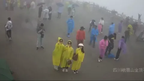 ไม่ต้องพึ่งไม้เซลฟี่ เทรนด์ใหม่ชาวจีนใช้กล้อง CCTV แคปภาพ