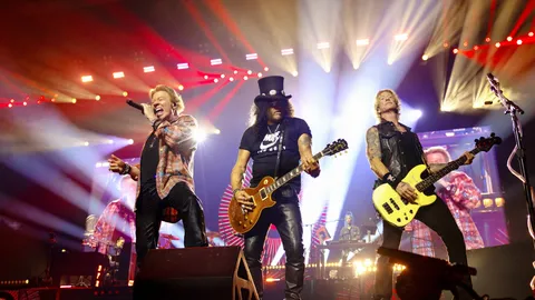 ชาวร็อกไม่ยอมพลาด รวมตัวแน่นธันเดอร์โดม-ต้อนรับตัวพ่อ กันส์ แอนด์ โรสเซส ชมโชว์สุดเดือด