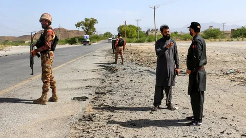 ปากีสถานโทษอินเดีย เหตุระเบิดพลีชีพโจมตีรถโรงเรียน ดับ 5 ศพ