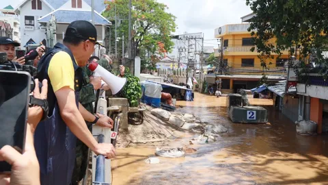 "น้ำท่วมแม่สาย" สถานการณ์ทรงตัว จนท.วางบิ๊กแบ็ก เตรียมเฝ้าระวังฝนตกอีกระลอก