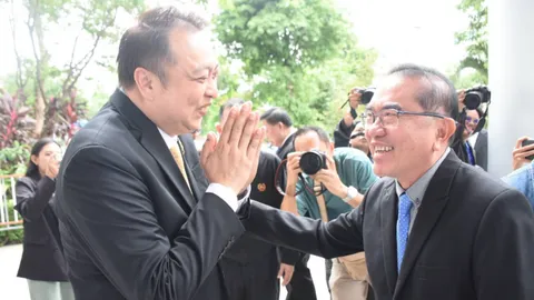 "สุชาติ" แทงกั๊กไม่พูดย้ายพรรค แต่แย้มต้องคิดเพื่อการเลือกตั้งครั้งหน้า 