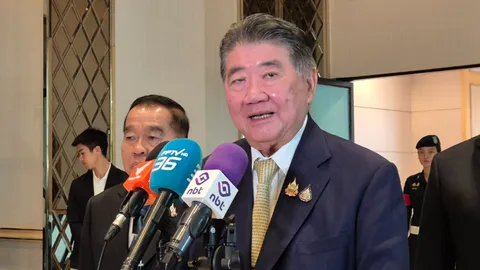 “บิ๊กอ้วน” ไม่รู้มีคลิปเสียงจ่าย 6 หลักฮั้ว สว. - สยบลือปลด มทภ.4 เซ่นไฟใต้