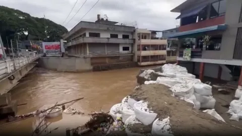 เชียงราย เฝ้าระวังกันทั้งคืน เช้านี้แม่สายยังปลอดภัย เจ้าหน้าที่เตรียมพร้อม 24 ชม.