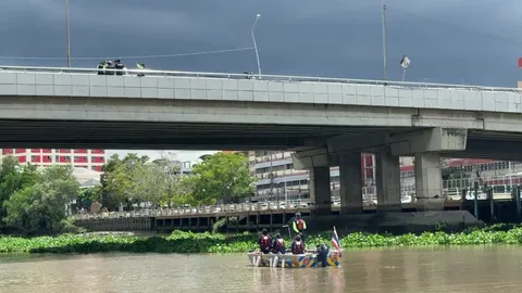 กู้ภัยกำลังค้นหา 2 ผู้สูญหายในแม่น้ำบางปะกง ด้านบนหนุ่มจะกระโดดสะพาน 