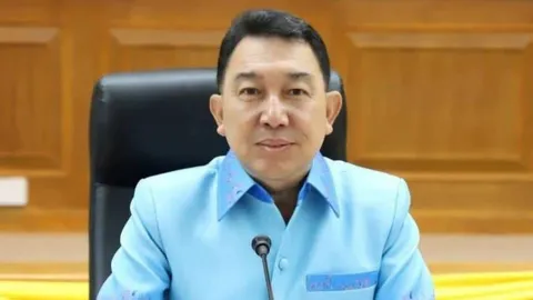 ผู้ว่าฯ เพชรบูรณ์ แจงดราม่า รพ. ให้บุคลากรยืนหน้าเสาธง ยันไม่รบกวนเวลาทำงาน