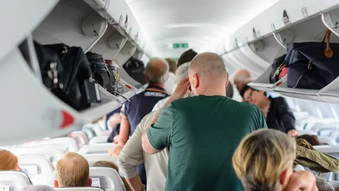 ตุรกีจ่อปรับกว่า 2,000 คนลุกขวางทางเดิน ก่อนเครื่องบินจอดที่เกต 