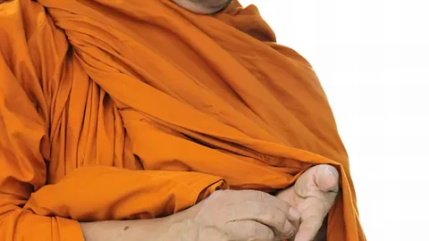 แฉพระครูคนดัง อัดคลิปลับกับสีกา คณะสงฆ์เร่งสอบ หากผิดจริงต้องสึก