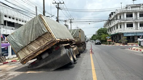 รถขนทรายตกหลุมกลางถนนเมืองยโสธร งบกว่า 197 ล้าน เพิ่งจะสร้าง พิรุธเพียบ-ขับหลบหนี