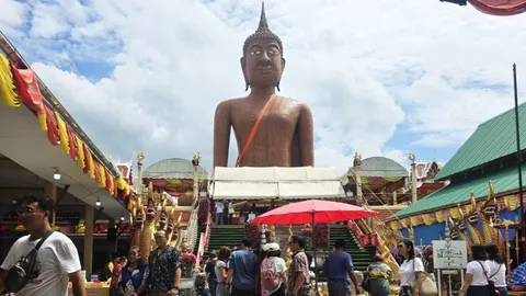 สาธุชนแก้บน "หลวงพ่อสมหวัง" คนตาดีไม่พลาดส่อง "เลขเด็ด" เงินทำบุญลุ้นโชค