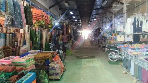 “ตลาดช่องจอม” เงียบกริบ พ่อค้าเขมร วอนคนกลับมาเที่ยว ลั่นไม่ต้องกลัว ไม่มีอะไร