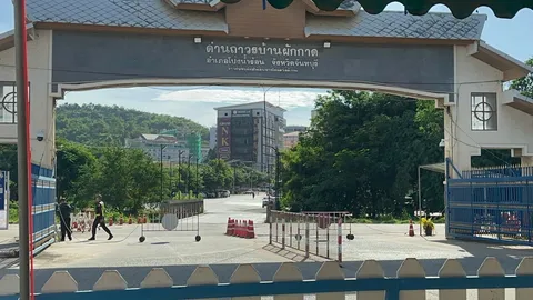 ตม.กัมพูชา ยื้อเวลาเปิดด่านออกไป 1 ชม. หลังไทยมีคำสั่งเปลี่ยนแปลงเวลาเปิดปิด