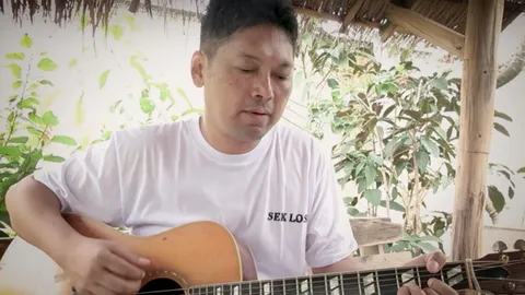 เปิดภาพแรก เสก โลโซ ส่งตรงจากเรือนจำ ร้องเพลงให้กำลังใจเพื่อนผู้ต้องขัง (คลิป)