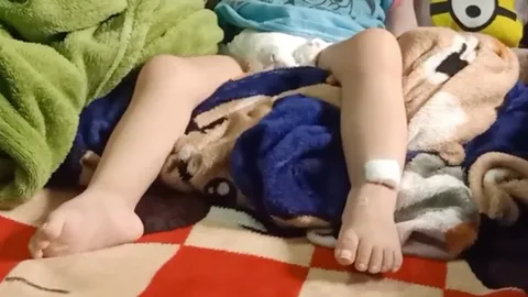 หดหู่ "เด็ก 2 ขวบ" ป่วยโควิดขึ้นสมอง ตาบอด แขนขาอ่อนแรง ต้องใช้ออกซิเจนช่วย