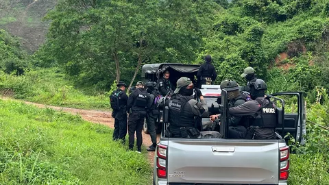 ล่าตัว "ซ้งปอ" ฆ่าเมีย-น้อง 2 ศพ คนในหมู่บ้านผวา ย้ายออกจนแทบไม่เหลือใคร