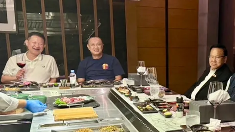 “เนวิน” กินข้าว “สันติ-นายกด๊อยซ์” ตอกย้ำขน 6 สส.เพชรบูรณ์ ซบพรรคสีน้ำเงิน