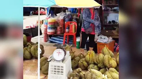 ฟังสองมุม ดราม่าคนขาย-ลูกค้า เปิดศึกปา "ทุเรียน" ใส่กัน ต่างอ้างไม่ได้เริ่มก่อน