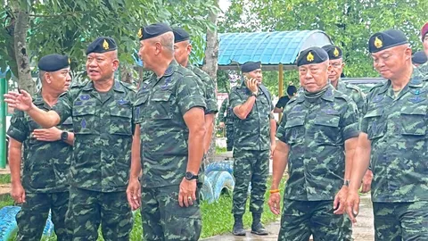 ผบ.ทบ.-แม่ทัพภาค 2 ลงพื้นที่ช่องบก รอดูสถานการณ์ประชุมเจบีซี