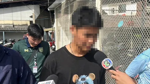 โร่มอบตัวแล้ว มือปืนวัย 28 ยิงสนั่น ในร้านอาหาร อ้างป้องกันตัวช่วยพ่อ