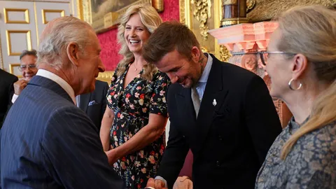 "เบคแฮม" ขึ้นแท่น "เซอร์" อย่างเป็นทางการ หลังได้รับพระราชทานเครื่องราชอิสริยาภรณ์อัศวิน