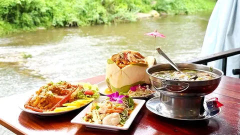 แช่ตัวในลำธาร  ทานอาหารอร่อย ที่ "ครัวริมธาร"