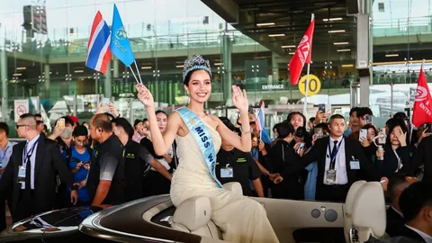 ประมวลภาพ โอปอล สุชาตา นั่งรถเปิดประทุนสุดหรู ร่วมขบวนแห่มิสเวิลด์ 2025