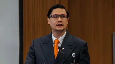 “โรม” เจออดีตแพทย์ใหญ่ รพ.ตำรวจ ฟ้อง 50 ล้าน ปมอภิปรายไม่ไว้วางใจโยงคดีชั้น 14