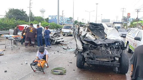 กระบะพุ่งข้ามเกาะ ประสานงาตาย 3 สาหัส 1 