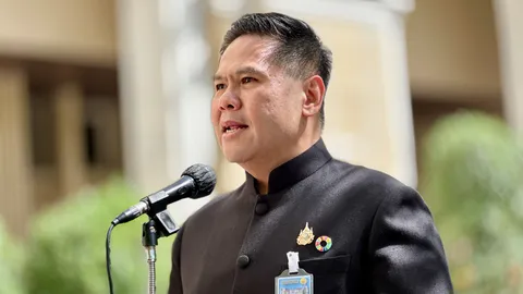 “วราวุธ” พบ “ทักษิณ” ปัดคุยการเมือง บอก นายกฯ ไม่ส่งสัญญาณปรับ ครม.
