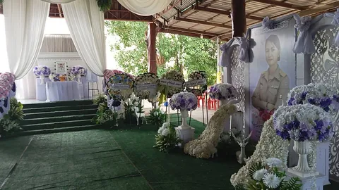 เผาแล้ว "ครูมัท" เพื่อนครูแห่อาลัย ส่งดวงวิญญาณครั้งสุดท้าย 