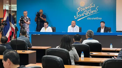 ปชป. มีมติ 19 ต่อ 7 อยู่ร่วมรัฐบาลต่อ “เฉลิมชัย” ปัดต่อรองตำแหน่งเพิ่ม