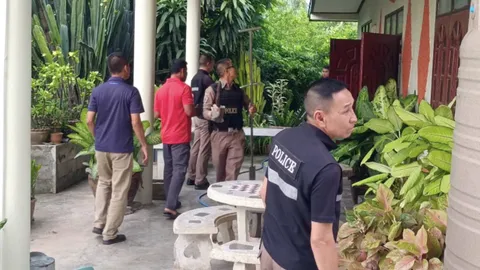 ตำรวจบุกจับลูกชายคลั่ง มีดฟันแม่วัย 84 ปี ดับคาบ้าน