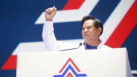 สะพัด “เนวิน” คุยกับลุง ขอหนุน “พีระพันธุ์” นั่งเก้าอี้นายกฯ แก้วิกฤติการเมือง