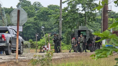 ป่วนนราธิวาส ร.ต.ต.เหยียบกับระเบิดตูมสนั่นขาขาด บาดเจ็บอีก 2 นาย