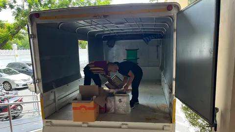 "อนุทิน" ส่งรถ 6 ล้อ ขนของเกลี้ยงทำเนียบ หลังถอนตัวออกจากพรรคร่วมรัฐบาล