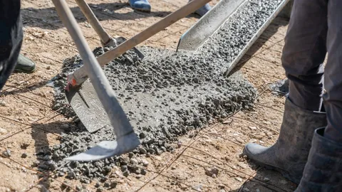 แรงงานกัมพูชาในบุรีรัมย์ 1,350 คน ยันไม่กลับเขมร ขอทำงานต่อ เหตุค่าแรงสูง