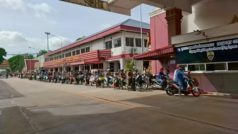 กัมพูชาราคาน้ำมันพุ่ง เริ่มขาดแคลน คนแห่ขับรถเข้ามาเติมฝั่งไทย